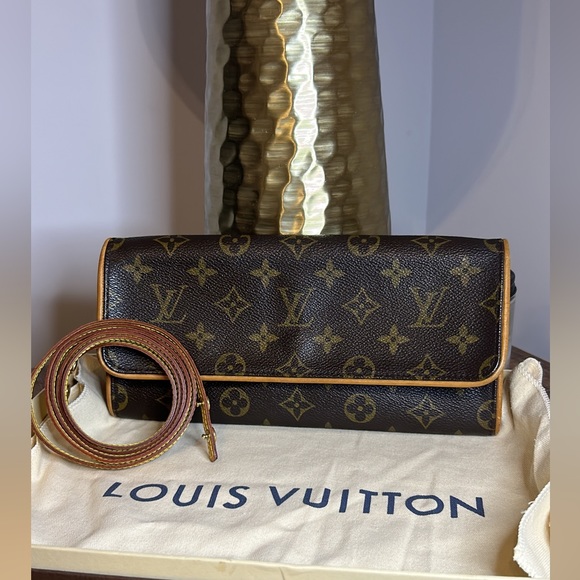 Louis Vuitton Handbags - Louis Vuitton Pochette Twin GM EUC